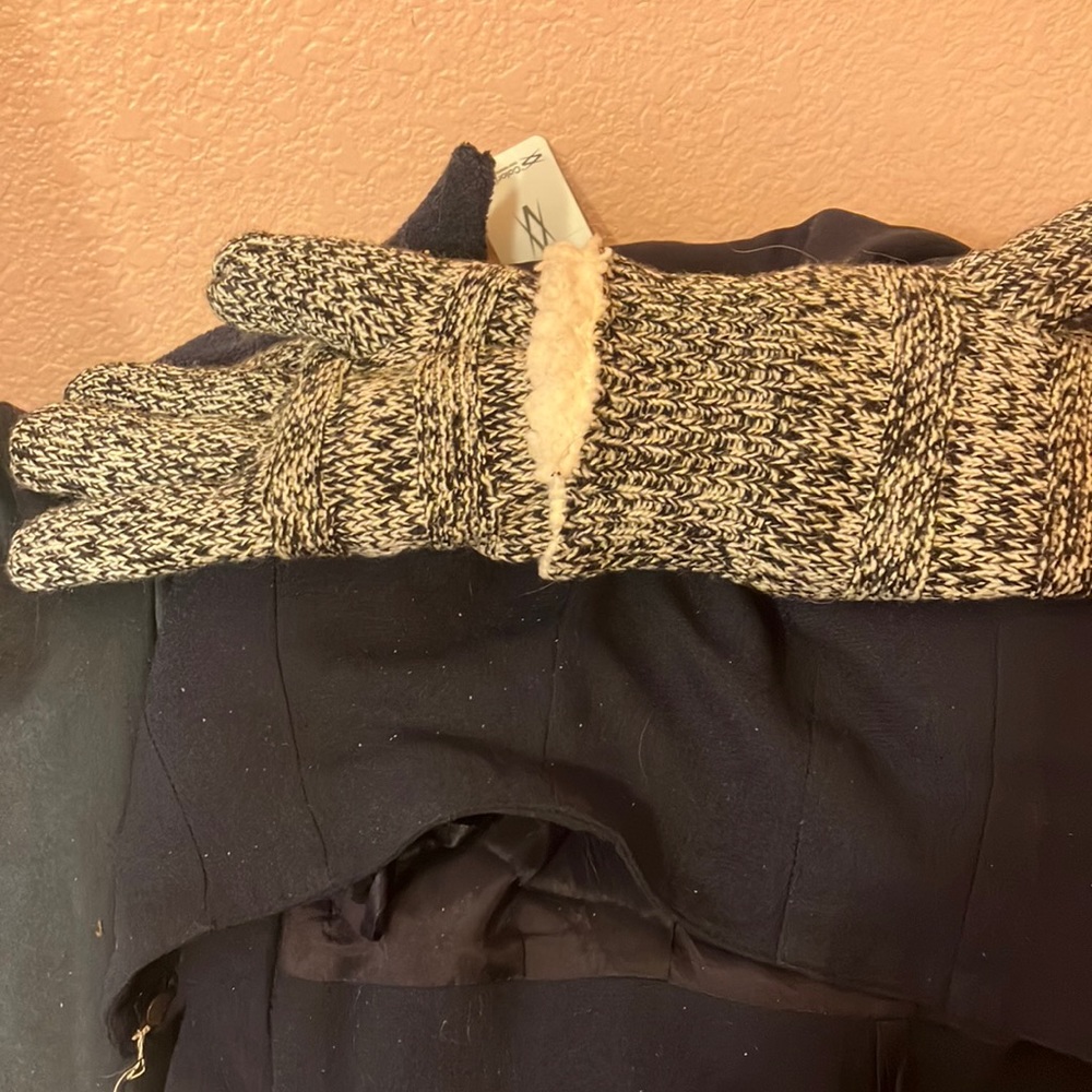 FINAL MARKDOWN Ladies lined gloves nwt